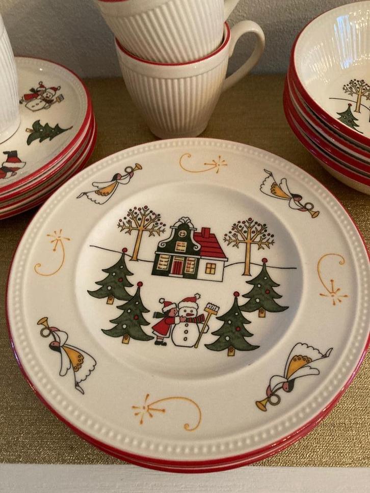 ⭐️ Gebaksbordjes p/st Wedgwood Windsor Christmas kertservies, Huis en Inrichting, Keuken | Servies, Nieuw, Bord(en), Wedgwood