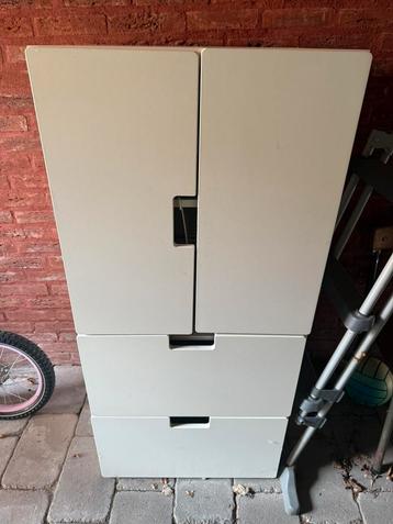 Witte Ikea kast beschikbaar voor biedingen