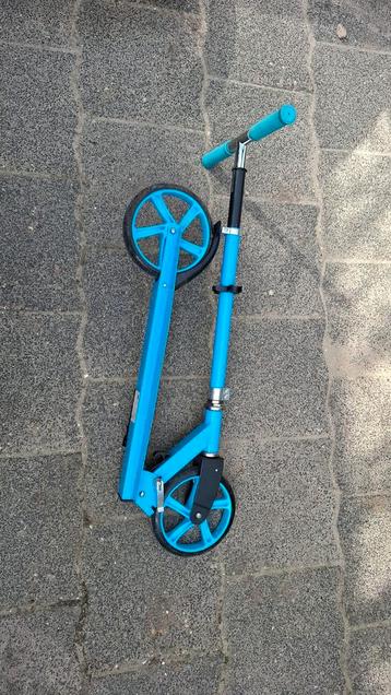Blauwe Step & Kinderfiets beschikbaar voor biedingen