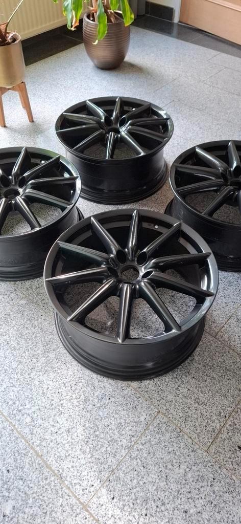 OEM Alfa Romeo 159 Ti velgen 19inch in Dark Miron Lucido, Auto-onderdelen, Banden en Velgen, Velg(en), Zomerbanden, 19 inch, 235 mm