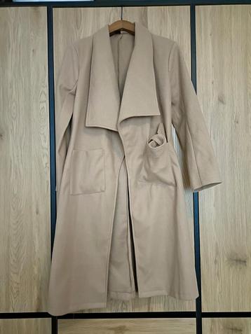 Lange dames jas beschikbaar voor biedingen