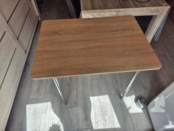 bureau / tafel/ eettafel 89b, 65d, 72,5 hoog beschikbaar voor biedingen