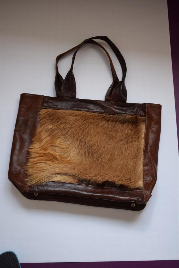 Unieke handgemaakte leren tas met kamelenhaar – uit Marokko, Sieraden, Tassen en Uiterlijk, Tassen | Damestassen, Zo goed als nieuw