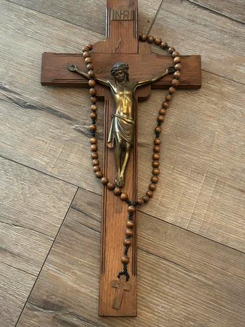 Kruis met rozenkrans beschikbaar voor biedingen