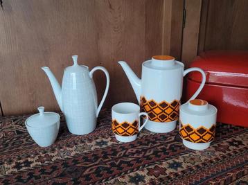 2 hele leuke retro vintage setjes theepot met suikerpot  beschikbaar voor biedingen