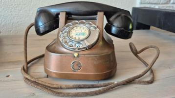 Retro telefoon beschikbaar voor biedingen