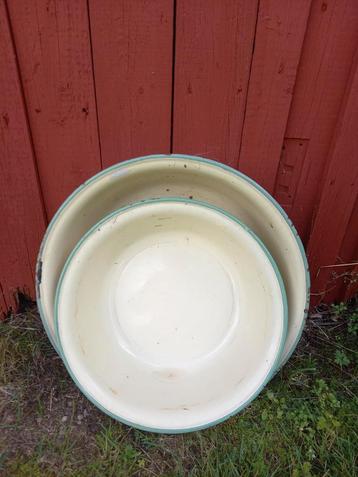 Twee Zweedse Kockums emaille schalen. Per stuk 10 euro.  beschikbaar voor biedingen