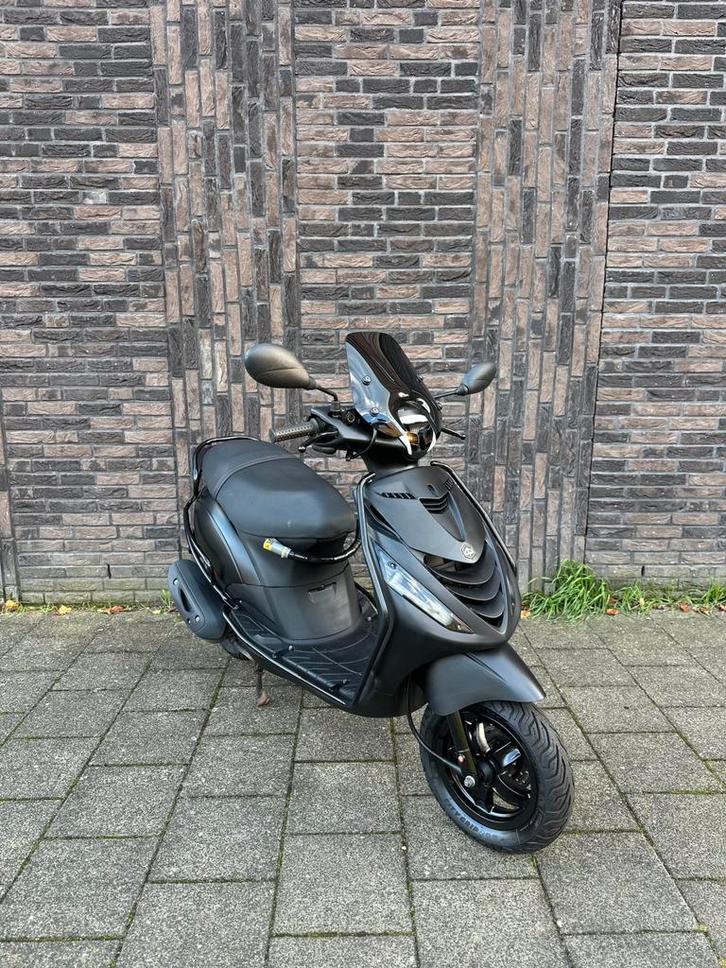 Piaggio Zip Brom i-get FULL OPTION, Fietsen en Brommers, Scooters | Piaggio, Zo goed als nieuw, Zip, Maximaal 45 km/u, Benzine