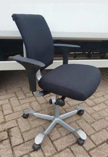 Hag H05 bureaustoelen met nieuwe stof! beschikbaar voor biedingen