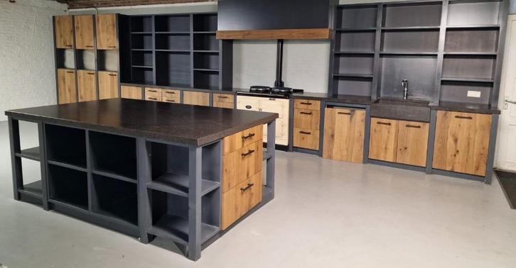 Showroomkeuken groot massief hout Superdeal, Huis en Inrichting, Keuken | Complete keukens, Gebruikt, Overige typen, Overige kleuren