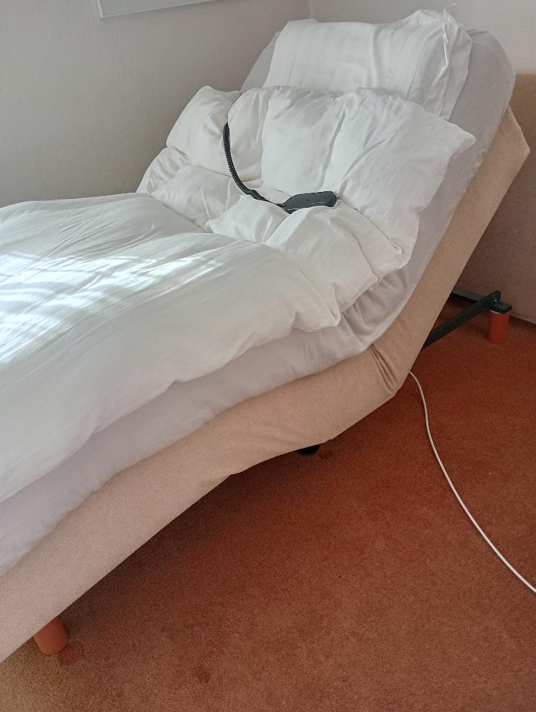 boxspring 2 pers (180 x 210) met hoofdbord kleur zand, Ophalen, Tweepersoons, Zo goed als nieuw, 180 cm