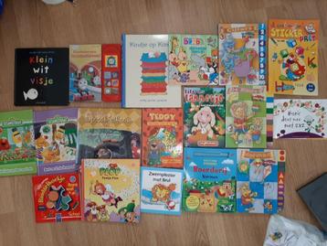 Een stapel mooie nieuwe kinderen boeken (verschillende soort beschikbaar voor biedingen