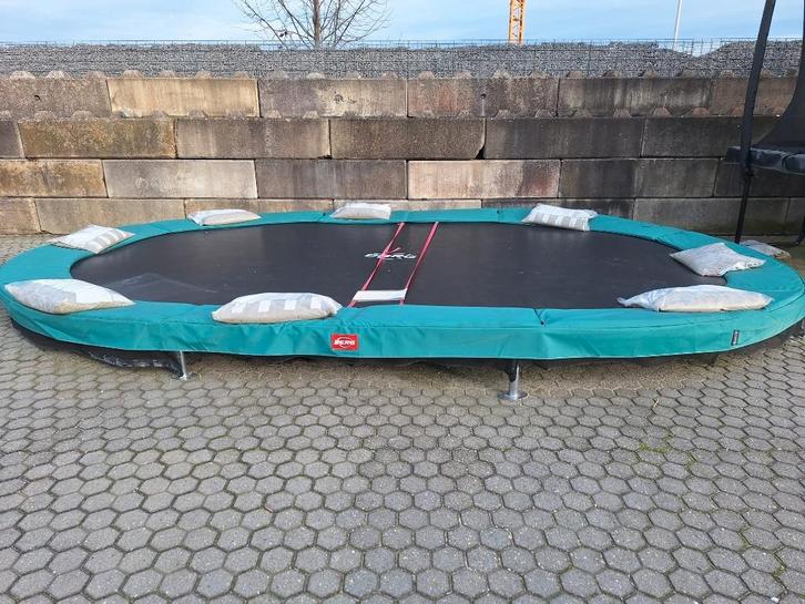 BERGSPORTSGrandChampionInGround520SHOWMODEL25%KORTING, Kinderen en Baby's, Speelgoed | Buiten | Trampolines, Zo goed als nieuw