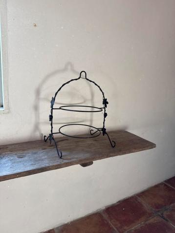 Brocante etagère (32 cm hoog) beschikbaar voor biedingen