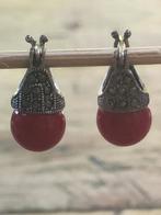 Klassieke oorbellen met markasiet, Sieraden, Tassen en Uiterlijk, Oorbellen, Ophalen of Verzenden, Zo goed als nieuw, Rood, Overige materialen