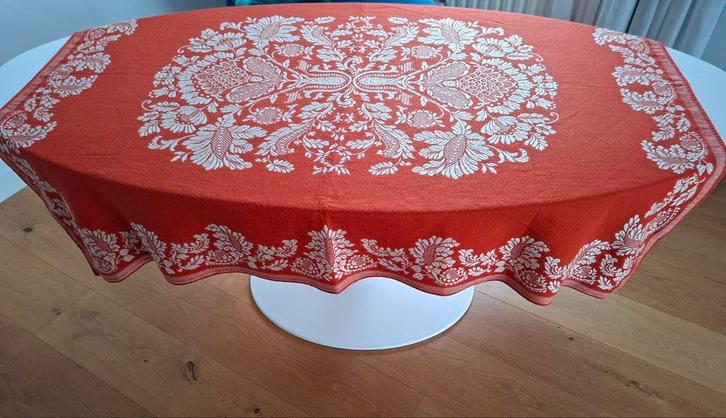 Oranje vintage tafelkleed met bloemmotief, Huis en Inrichting, Tafelkleden, Gebruikt, Rond, Binnen, Buiten, Ophalen