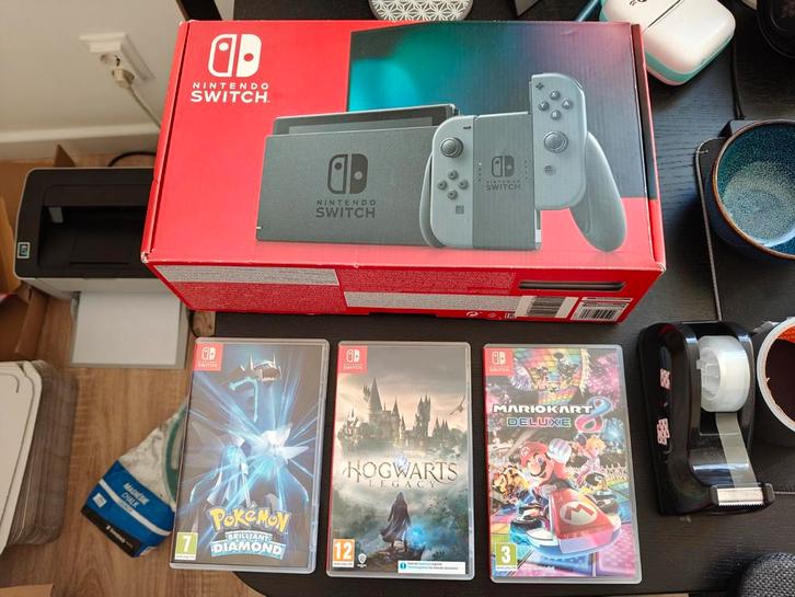 Nintendo Switch + 3 Games (Pokemon, Hogwarts, Mario), Spelcomputers en Games, Spelcomputers | Nintendo Switch, Gebruikt, Switch Original