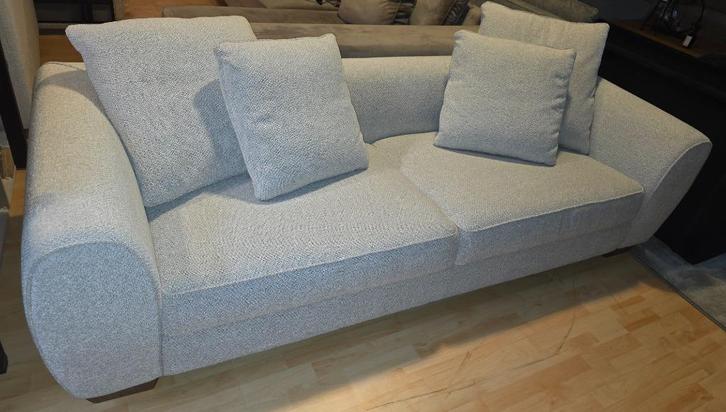 Belini 4-zitsbank lichtgrijs - Passe Partout showroommodel, Huis en Inrichting, Banken | Bankstellen, Nieuw, Rechte bank, Vierpersoons of meer