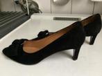 Zwarte suede pump, Voltan, Kleding | Dames, Schoenen, Ophalen of Verzenden, Zo goed als nieuw, Zwart