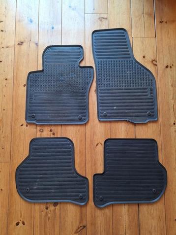 RUBBER MATTENSET SKODA OCTAVIA II 2004-2013