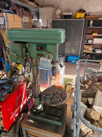 Kolomboormachine - Werkplaatsmachine beschikbaar voor biedingen