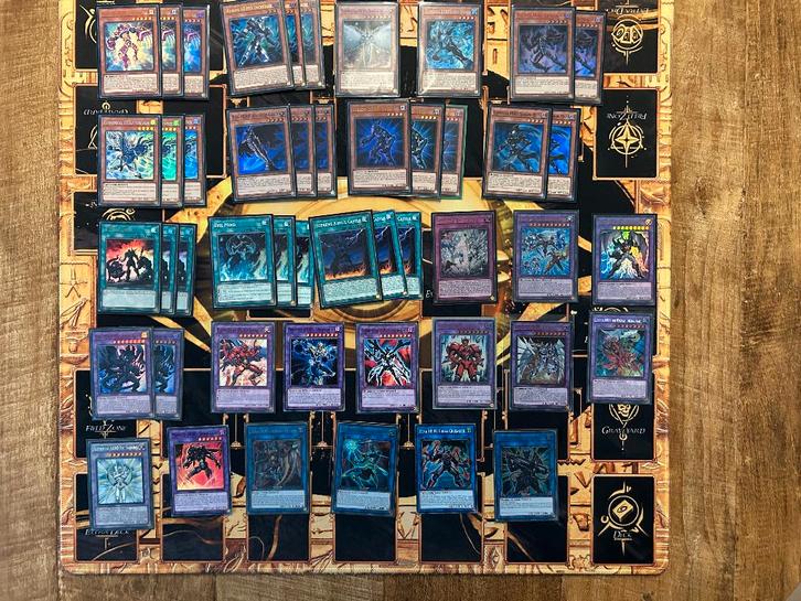 Hero Core Yugioh, Hobby en Vrije tijd, Verzamelkaartspellen | Yu-gi-Oh!, Zo goed als nieuw, Speeldeck, Foil, Ophalen of Verzenden