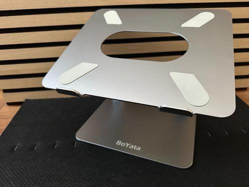 Laptop standaard zilver alu, Macbook  (of ander merk), Computers en Software, Laptopstandaarden, Zo goed als nieuw, In hoogte verstelbaar
