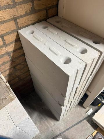 12 kalkzandsteen blokken 44x20x10 beschikbaar voor biedingen