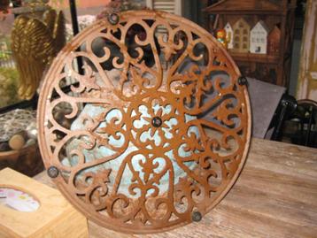 Gietijzeren ronde Ornament beschikbaar voor biedingen