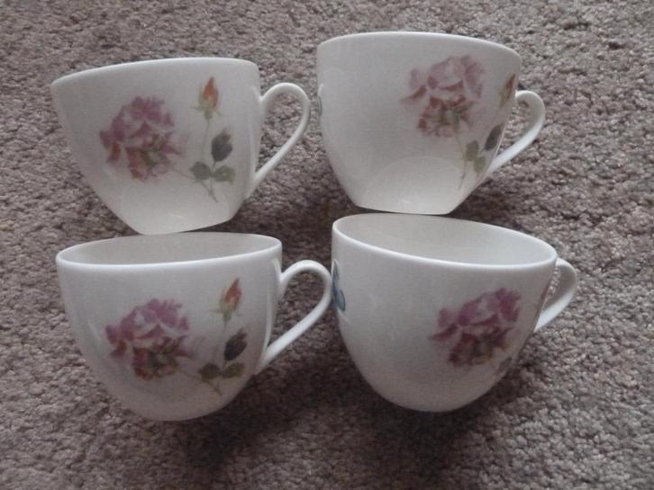 Alie Kruse-Kolk Kopjes met Roosjes, Huis en Inrichting, Keuken | Servies, Zo goed als nieuw, Kop(pen) en/of Schotel(s), Overige stijlen