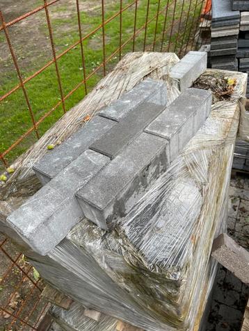 Straatstenen klinkers 8x8x24cm beschikbaar voor biedingen