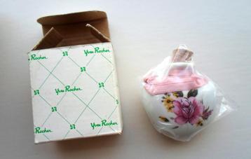 Porseleinen pomander in de vorm van parfumfles. Yves Rocher. beschikbaar voor biedingen