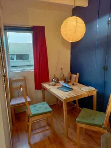 4 IKEA IVAR stoelen met kussens (roze & groen) - afbeelding 2