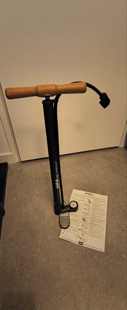 Fietspomp met drukmeter, Fietsen en Brommers, Fietsaccessoires | Fietspompen, Gebruikt, Drukmeter, Ophalen of Verzenden