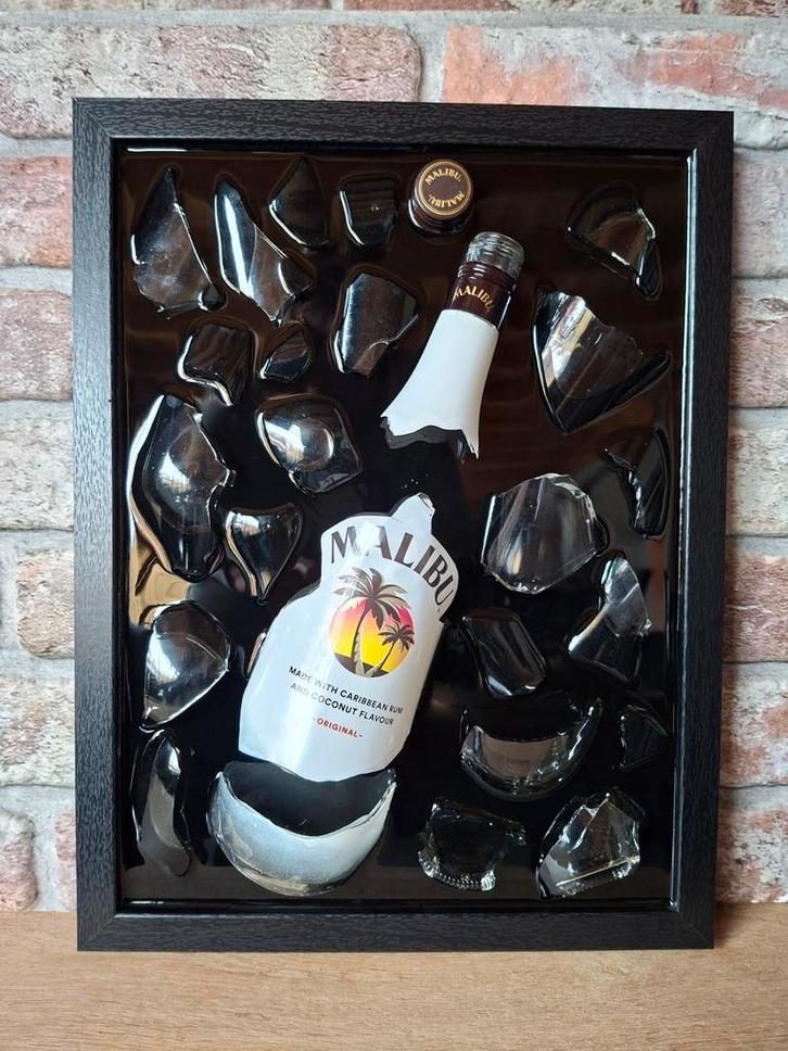 Malibu fles verwerkt in een lijst met Epoxy, Huis en Inrichting, Woonaccessoires | Wanddecoraties, Zo goed als nieuw, Ophalen of Verzenden