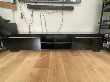 Houten tv meubel met zwarte glanslak