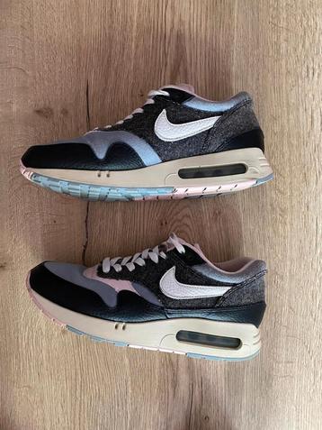 Nike sneakers maat 42 beschikbaar voor biedingen