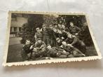 Oude foto van een groep soldaten 6x9 cm, Verzamelen, Militaria | Algemeen, Ophalen of Verzenden