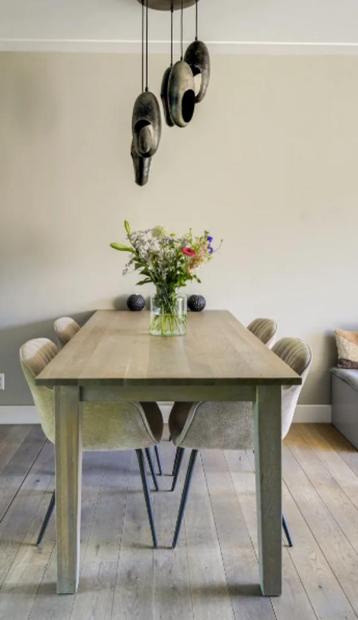 Eikenhouten eettafel 178x90cm vier of zes persoons beschikbaar voor biedingen