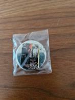 F 240 The Hand That Rocks the Cradle - Film Button, Verzamelen, Speldjes, Pins en Buttons, Ophalen of Verzenden, Overige onderwerpen