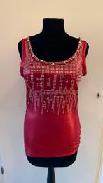 Rode top met kralen maat M, Kleding | Dames, Tops, Maat 38/40 (M), Ophalen of Verzenden, Zo goed als nieuw, Zonder mouw