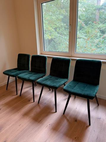 Eetkamerstoelen beschikbaar voor biedingen