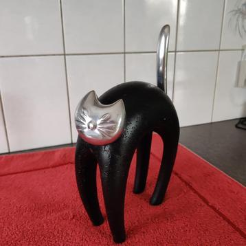 beeldje kat beschikbaar voor biedingen
