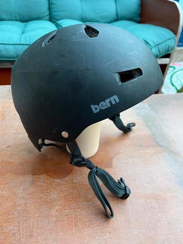 Helm watersport beschikbaar voor biedingen