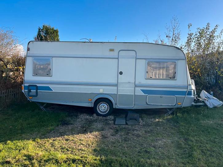 Caravan Fendt Joker 510, Caravans en Kamperen, Caravans, Particulier, tot en met 4, 1000 - 1250 kg, Rondzit, Fendt, Vast bed, Airco