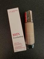 Clarins Everlasting foundation., Ophalen of Verzenden, Zo goed als nieuw, Beige, Gehele gezicht