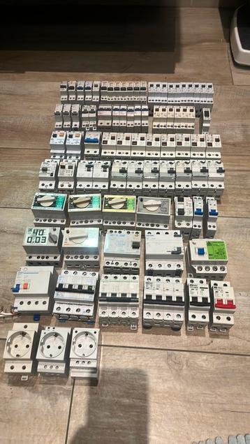 Diverse installatie automaten beschikbaar voor biedingen