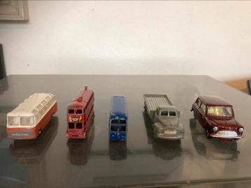 Verzameling oude Lesney, Corgi toys en duplo dinky toys beschikbaar voor biedingen
