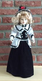 porseleinen pop, volgnr 4, Antiek en Kunst, Ophalen of Verzenden