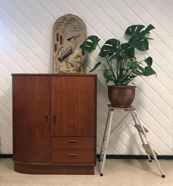 Vintage Design Formule Kempkes kast jaren ’60 beschikbaar voor biedingen